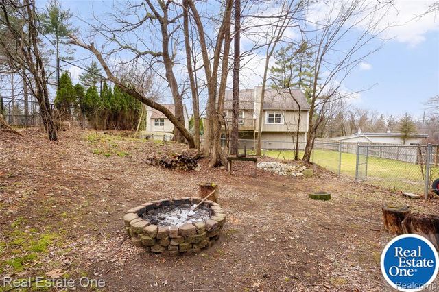 1345 S Milford Road, Milford, MI 48381