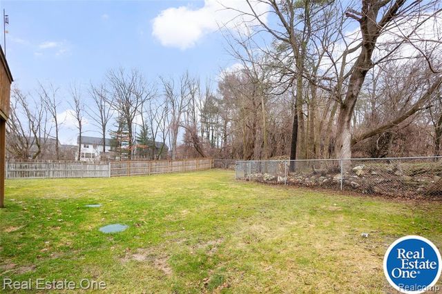 1345 S Milford Road, Milford, MI 48381