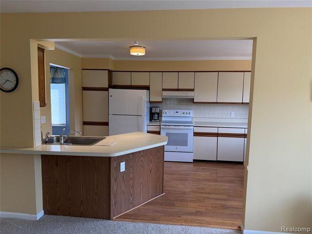 1658 Hillside Lane, Rochester Hills, MI 48307