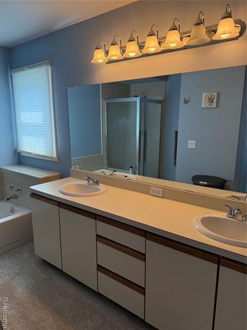 1658 Hillside Lane, Rochester Hills, MI 48307