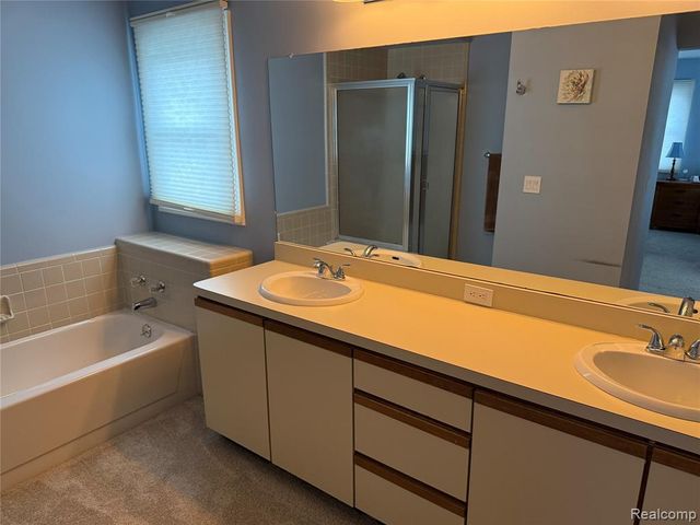 1658 Hillside Lane, Rochester Hills, MI 48307