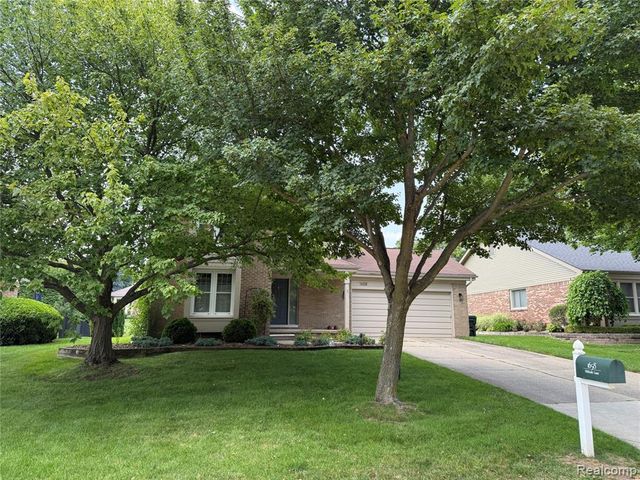 1658 Hillside Lane, Rochester Hills, MI 48307