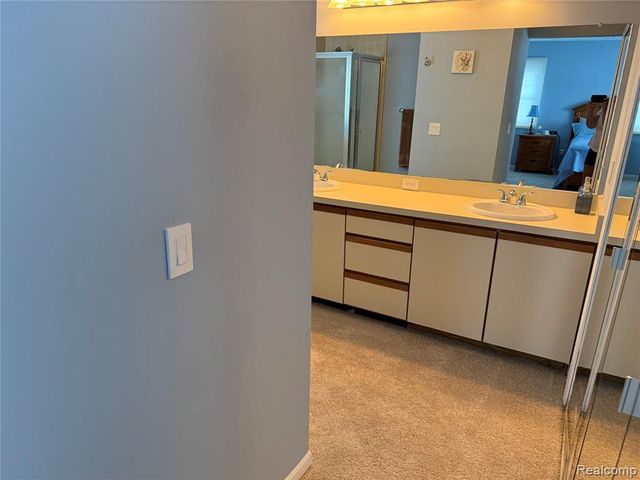 1658 Hillside Lane, Rochester Hills, MI 48307