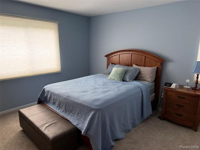 1658 Hillside Lane, Rochester Hills, MI 48307