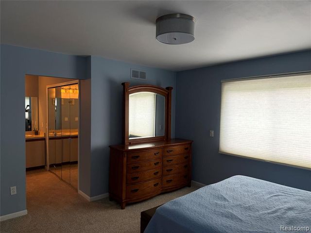 1658 Hillside Lane, Rochester Hills, MI 48307