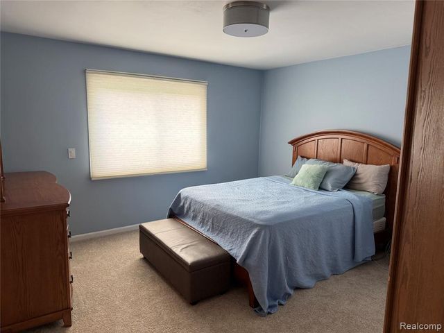 1658 Hillside Lane, Rochester Hills, MI 48307