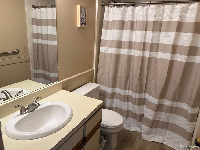 1658 Hillside Lane, Rochester Hills, MI 48307