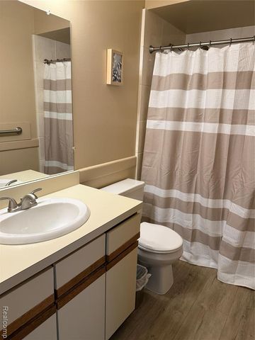 1658 Hillside Lane, Rochester Hills, MI 48307