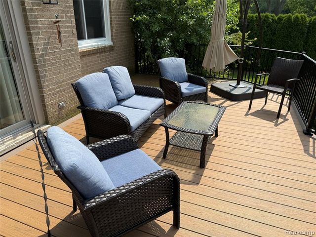 1658 Hillside Lane, Rochester Hills, MI 48307