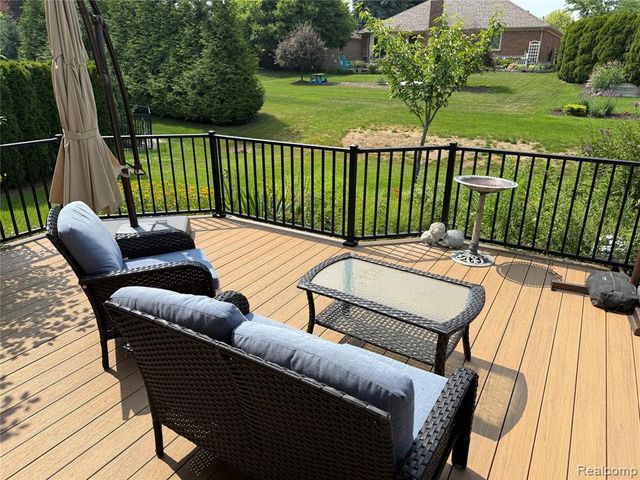 1658 Hillside Lane, Rochester Hills, MI 48307