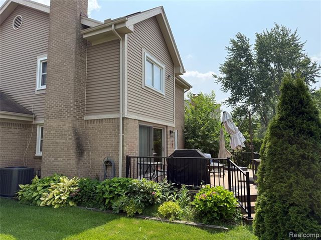 1658 Hillside Lane, Rochester Hills, MI 48307