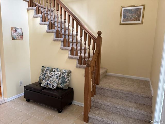 1658 Hillside Lane, Rochester Hills, MI 48307