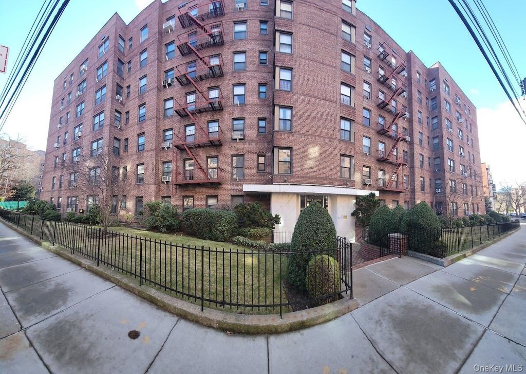 141-60 84th Road 2G, Briarwood, NY 11435