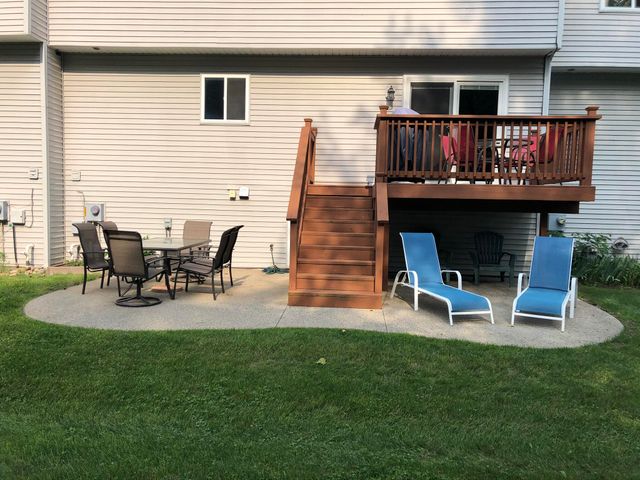 1207 E Oak Drive, Fenton, MI 48430