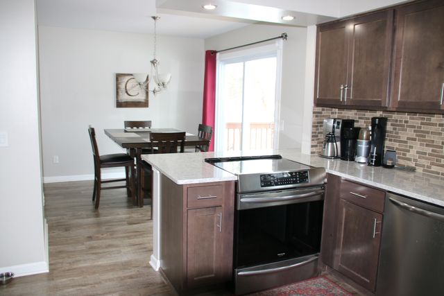 1207 E Oak Drive, Fenton, MI 48430