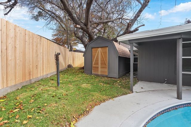 7105 Briardale Drive, North Richland Hills, TX 76182