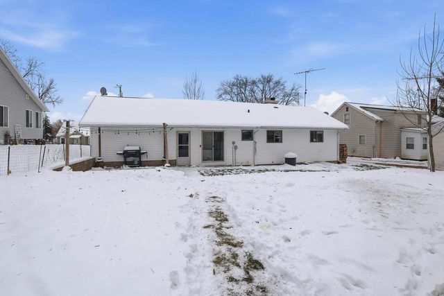 330 FIRST STREET, Rosholt, WI 54473