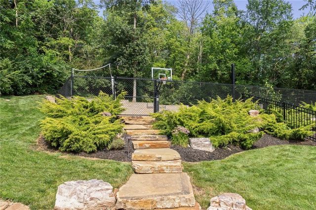 16931 S Highland Ridge Drive, Loch Lloyd, MO 64012