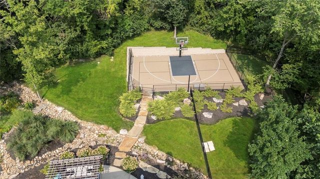 16931 S Highland Ridge Drive, Loch Lloyd, MO 64012