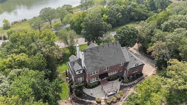 16931 S Highland Ridge Drive, Loch Lloyd, MO 64012