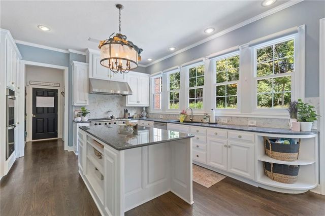 16931 S Highland Ridge Drive, Loch Lloyd, MO 64012