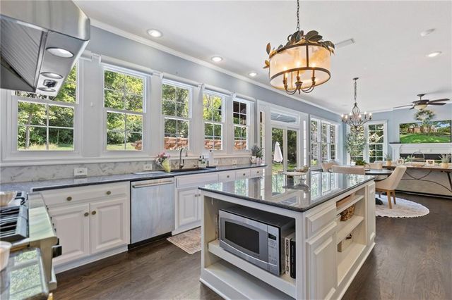 16931 S Highland Ridge Drive, Loch Lloyd, MO 64012