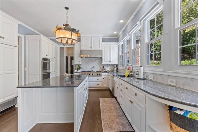 16931 S Highland Ridge Drive, Loch Lloyd, MO 64012