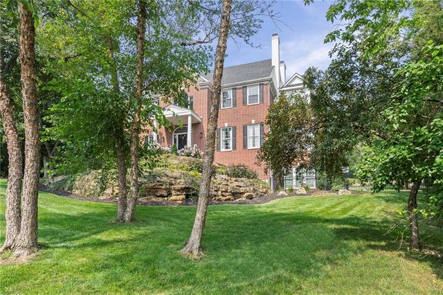 16931 S Highland Ridge Drive, Loch Lloyd, MO 64012