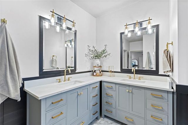 16931 S Highland Ridge Drive, Loch Lloyd, MO 64012