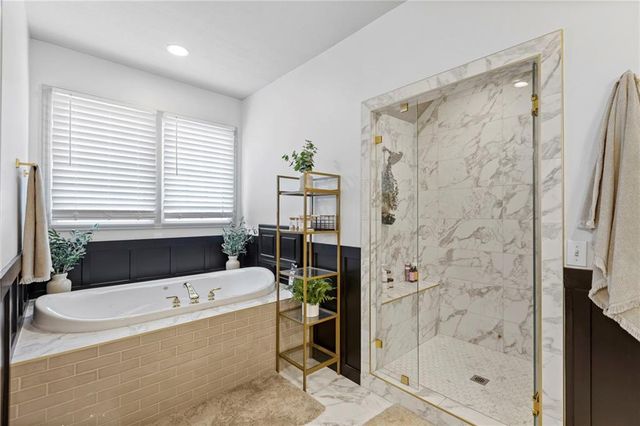 16931 S Highland Ridge Drive, Loch Lloyd, MO 64012