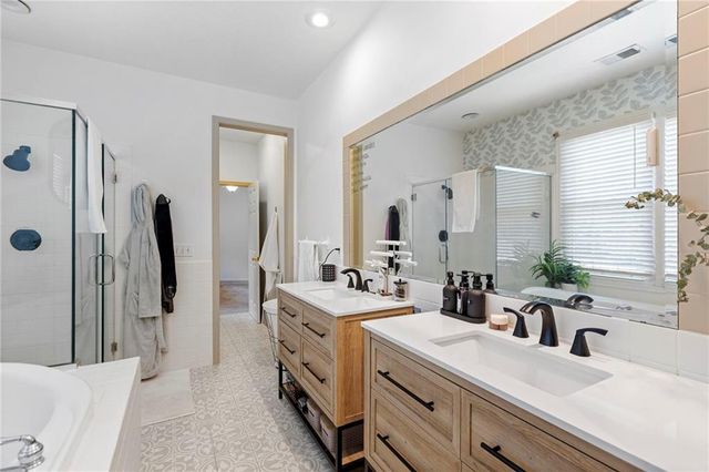 16931 S Highland Ridge Drive, Loch Lloyd, MO 64012