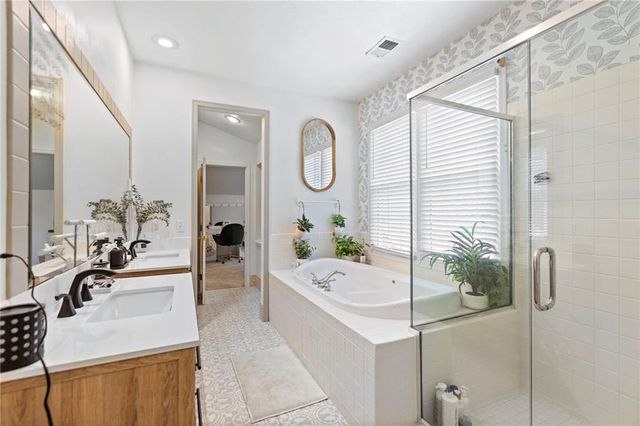 16931 S Highland Ridge Drive, Loch Lloyd, MO 64012