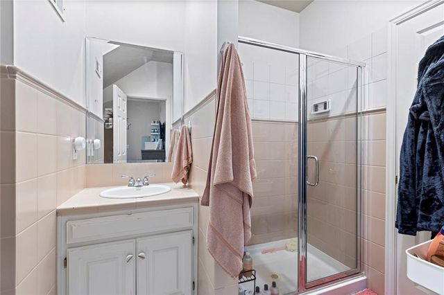 16931 S Highland Ridge Drive, Loch Lloyd, MO 64012