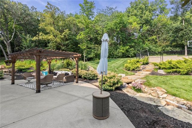 16931 S Highland Ridge Drive, Loch Lloyd, MO 64012