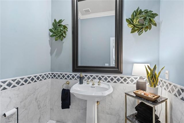 16931 S Highland Ridge Drive, Loch Lloyd, MO 64012