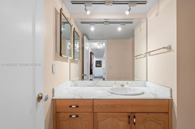 1 Las Olas Cir 306, Fort Lauderdale, FL 33316