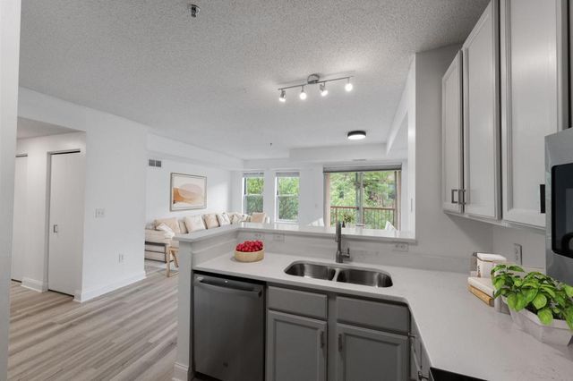 660 N 2nd St 301, Minneapolis, MN 55401
