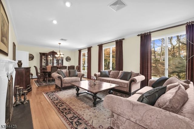 738 Ridge Rd, Kinnelon Boro, NJ 07405