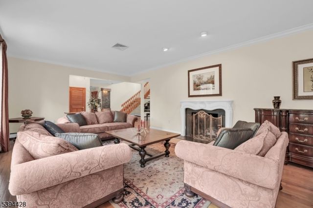 738 Ridge Rd, Kinnelon Boro, NJ 07405