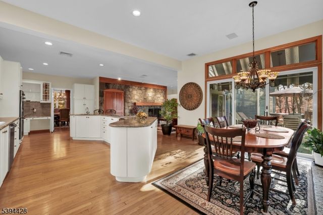 738 Ridge Rd, Kinnelon Boro, NJ 07405