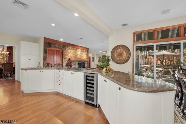 738 Ridge Rd, Kinnelon Boro, NJ 07405