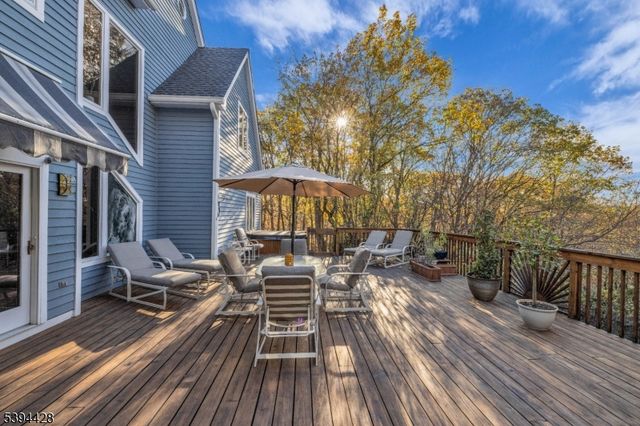 738 Ridge Rd, Kinnelon Boro, NJ 07405