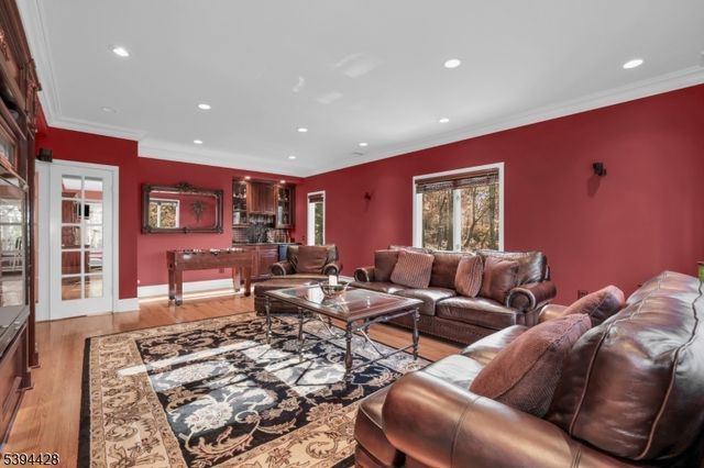 738 Ridge Rd, Kinnelon Boro, NJ 07405