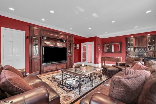 738 Ridge Rd, Kinnelon Boro, NJ 07405