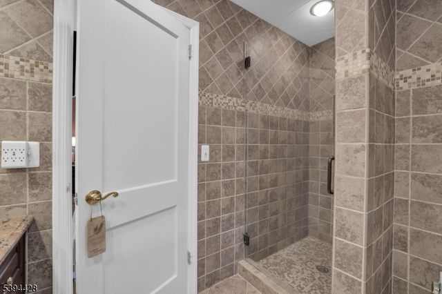 738 Ridge Rd, Kinnelon Boro, NJ 07405