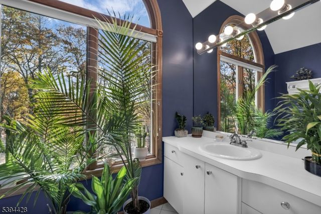 738 Ridge Rd, Kinnelon Boro, NJ 07405