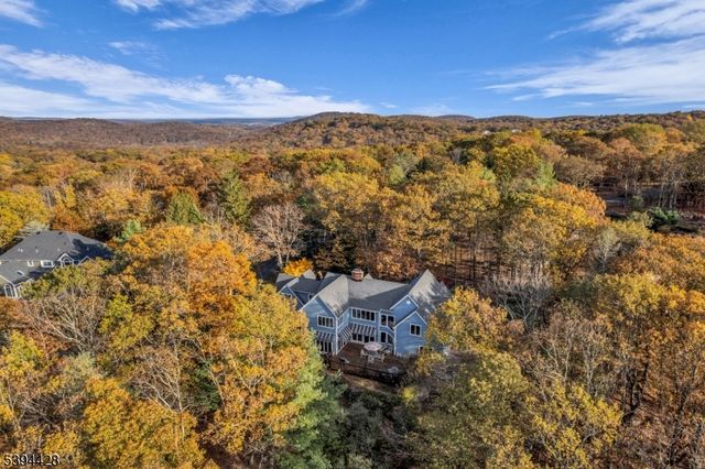 738 Ridge Rd, Kinnelon Boro, NJ 07405