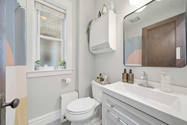 1539 W Addison Street, Chicago, IL 60613