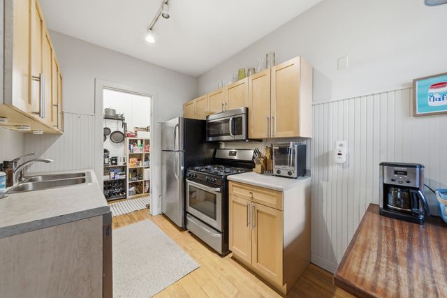 1539 W Addison Street, Chicago, IL 60613