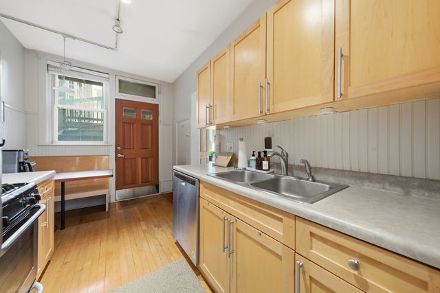 1539 W Addison Street, Chicago, IL 60613